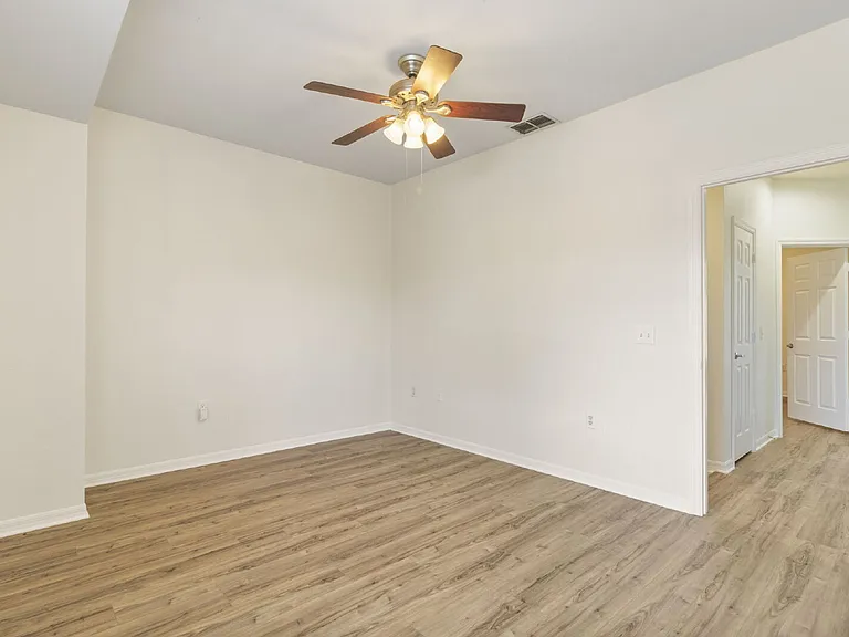 7565 Plantation Cir — Photo 14