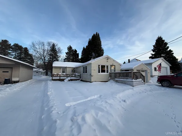 376 5th St, Republic, MI 49879