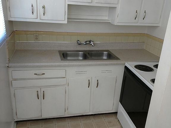 5th image of 1423 Cherry St