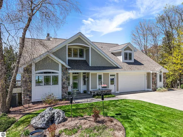 6525 Peninsula Dr, Traverse City, MI 49686
