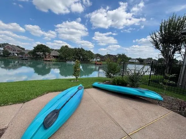 402 Bay Bridge Dr, Sugar Land, TX 77478