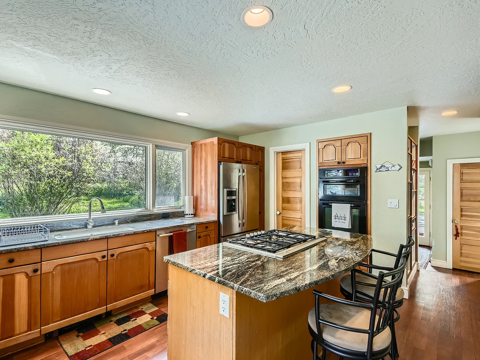 4 bed, 2317 sqft, $9,500 — Photo 3