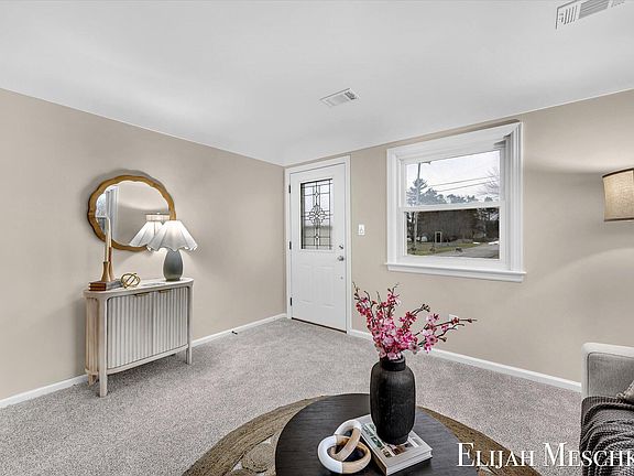3rd image of 4305 40th St SW