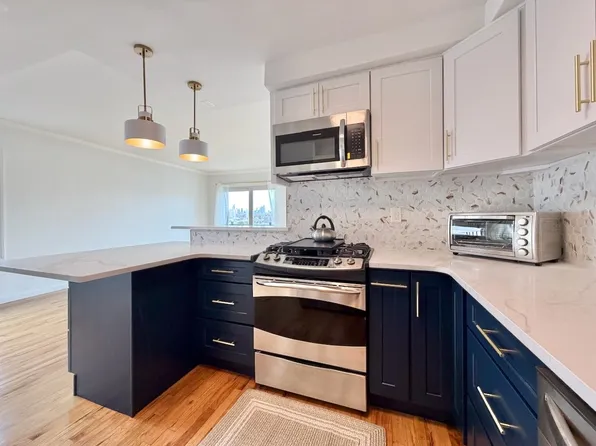 126 Ogden Avenue image 5 of 50