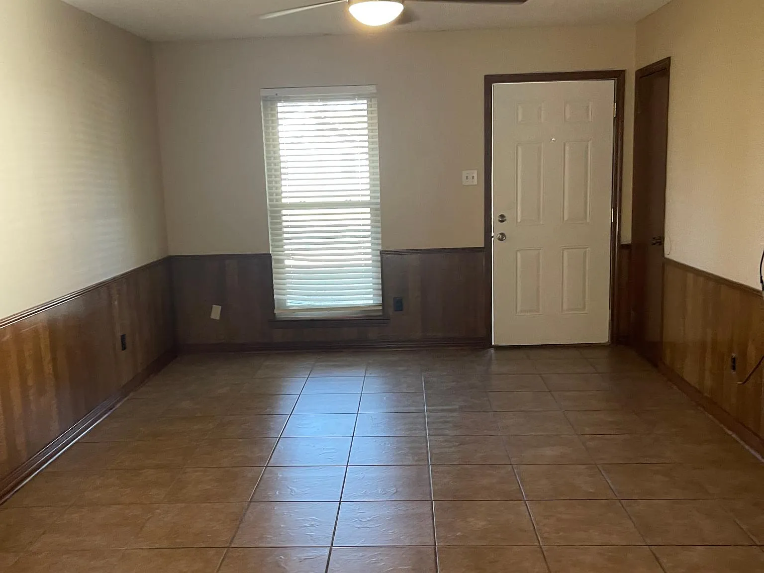 868 Carolee Cir — Photo 2