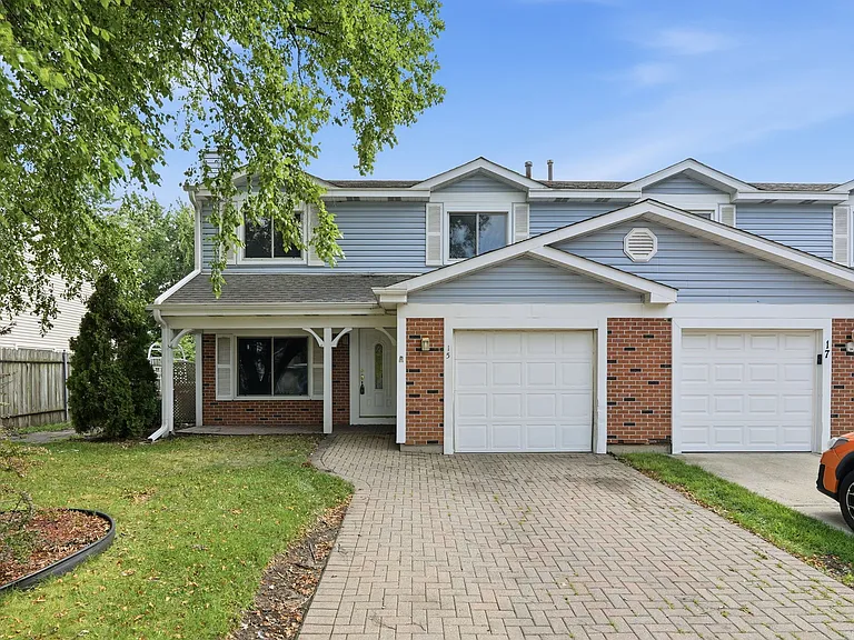 15 Brittany Ln — Photo 1