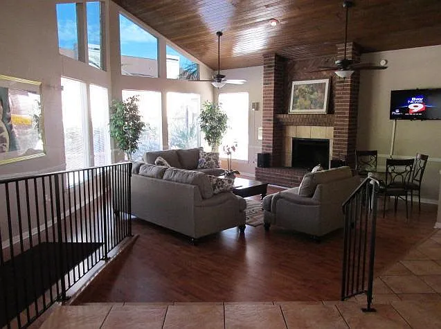 Meridian Apartments — Photo 4