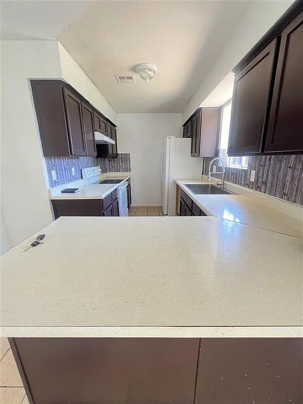 4 bed, 1306 sqft, $1,700 — Photo 1