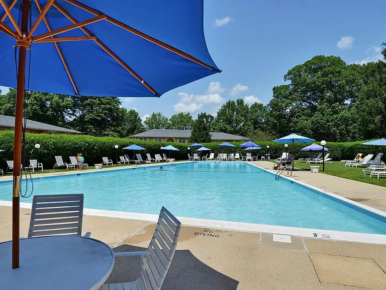 Hickory Hills Condominiums — Photo 13