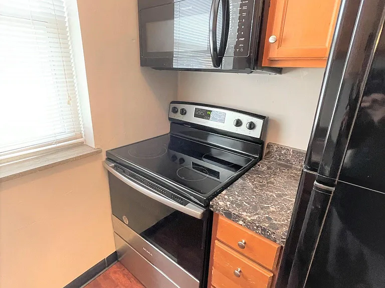 5712 Phillips Ave #B8 — Photo 32