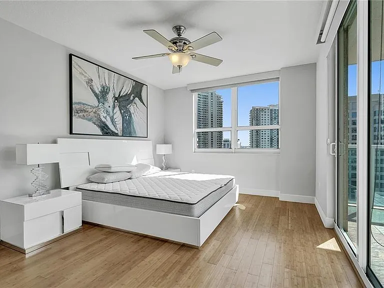 350 SE 2nd St #1720 — Photo 13