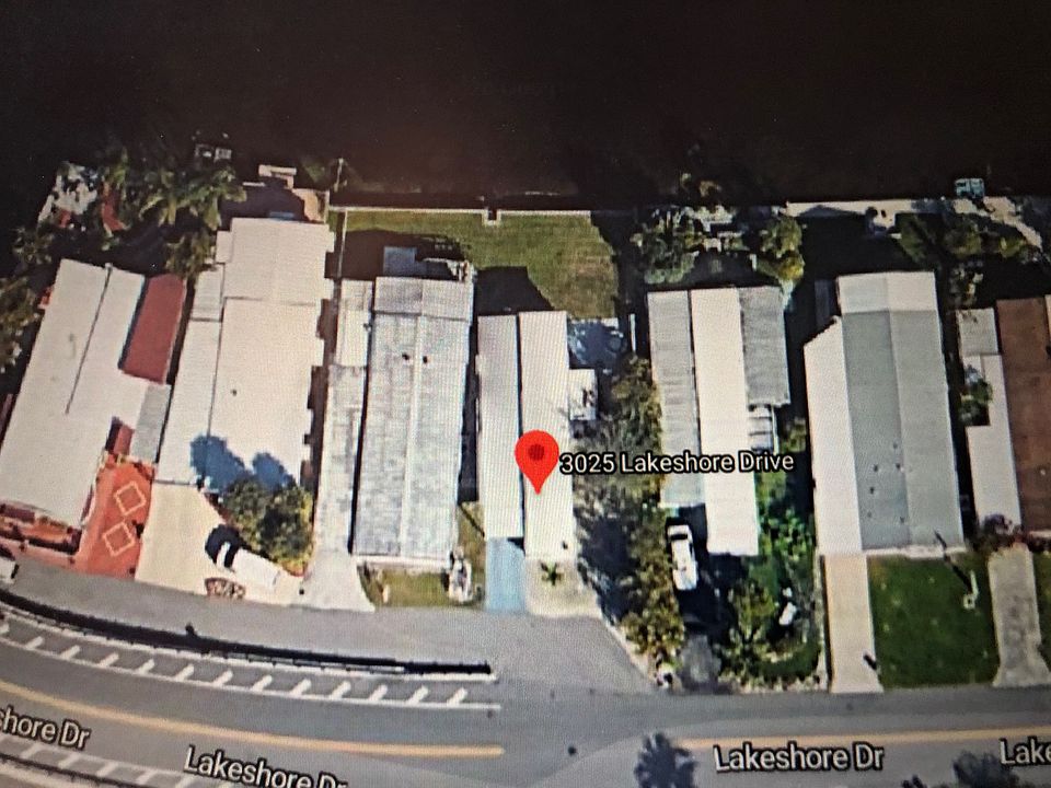 2nd image of 3025 Lakeshore Dr