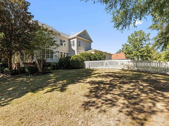 3rd image of 12100 Brodie Creek Trl