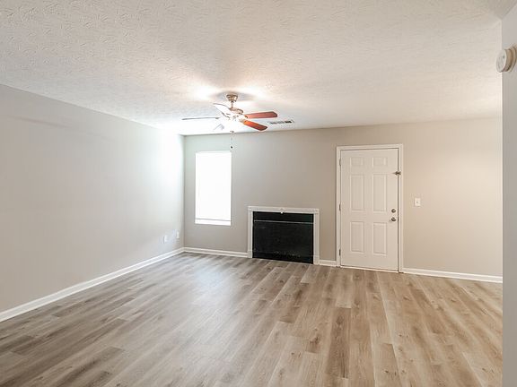 5th image of 160 Avery Dr