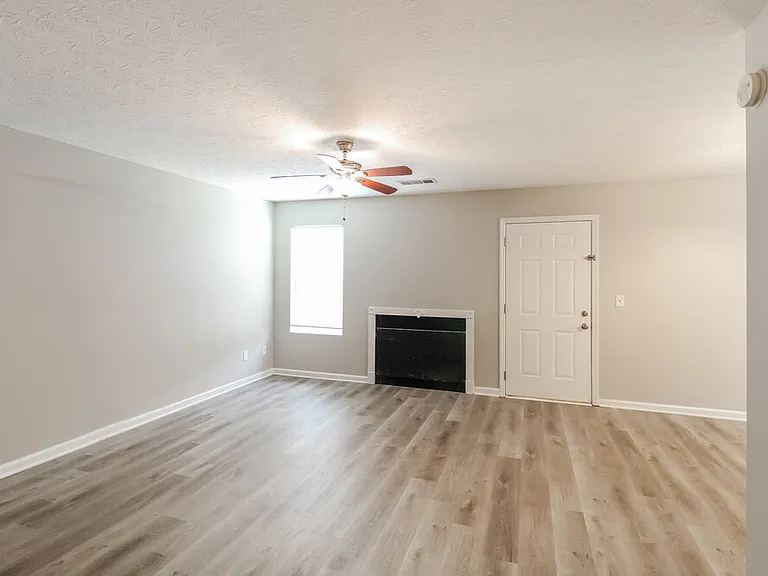 160 Avery Dr — Photo 5