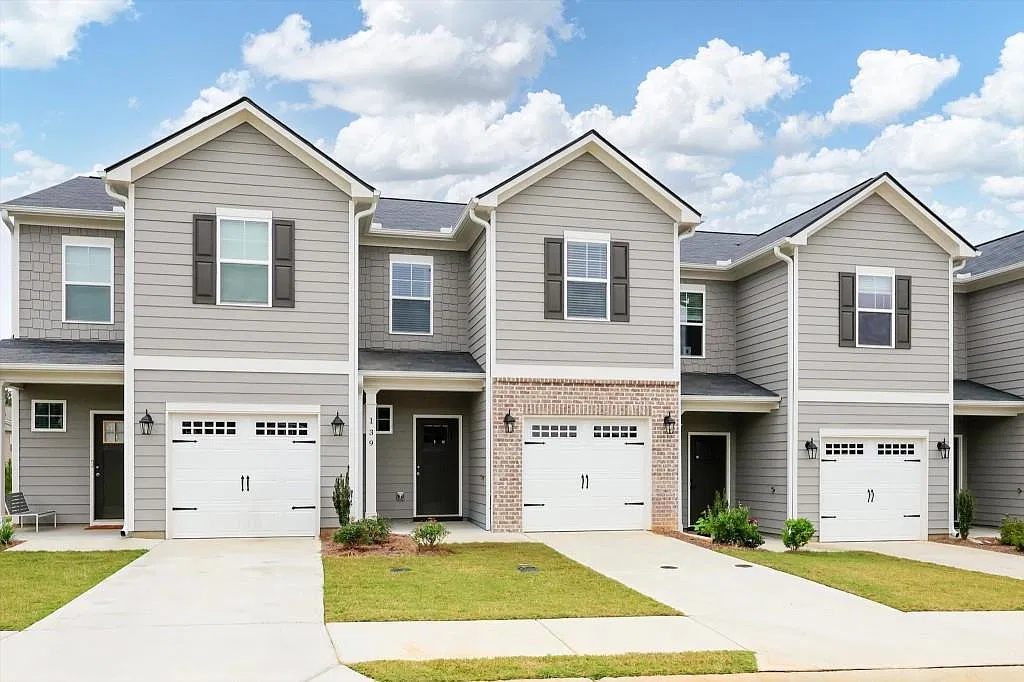 3 bed, 2.5 bath, 1302 sqft, $1,800 — Photo 1