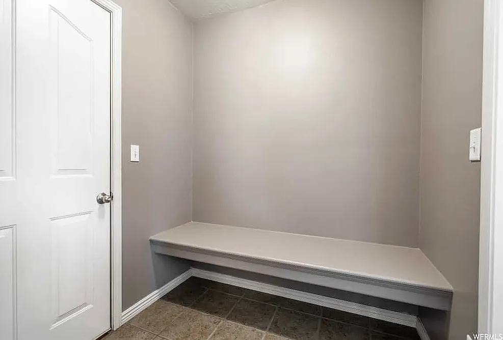 6 bed, 2900 sqft, $2,950 — Photo 2