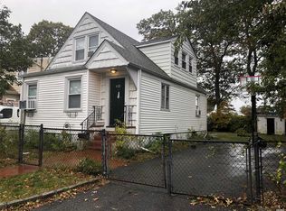 133 S Clinton Ave, Lindenhurst, NY 11757