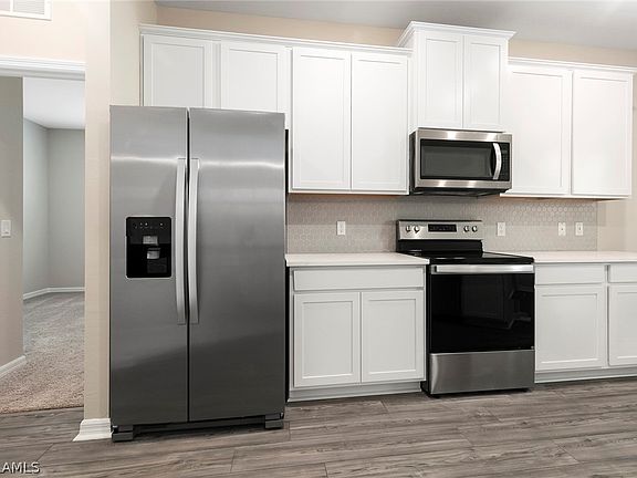 5th image of 833 SW 37th Terrace Cpe