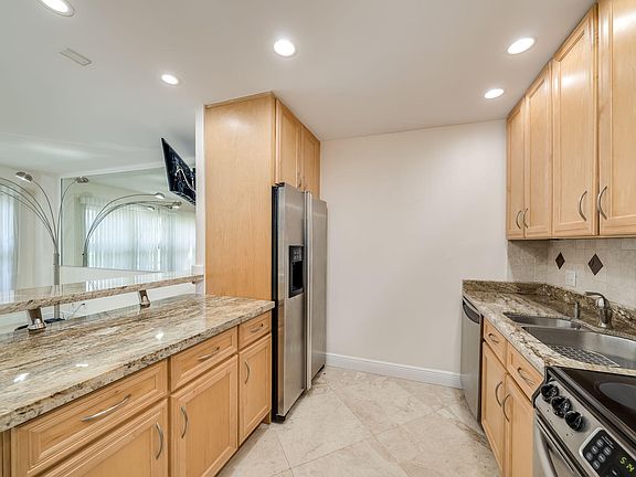 4th image of 405 N Ocean Boulevard #122