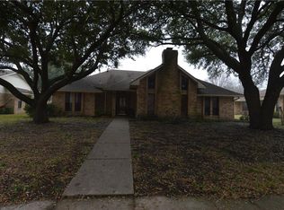 2004 W Princeton Dr, Ennis, TX 75119