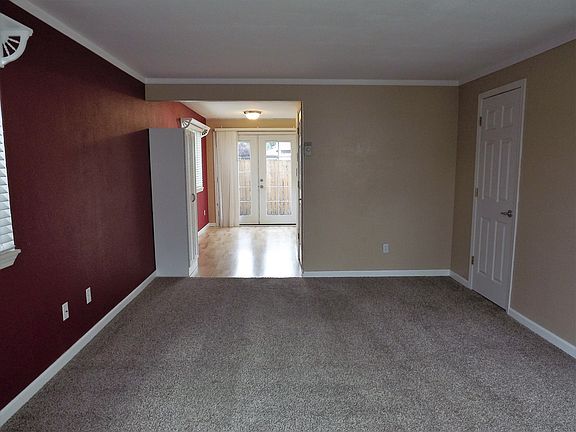 3rd image of 1016 9th St SE APT 6