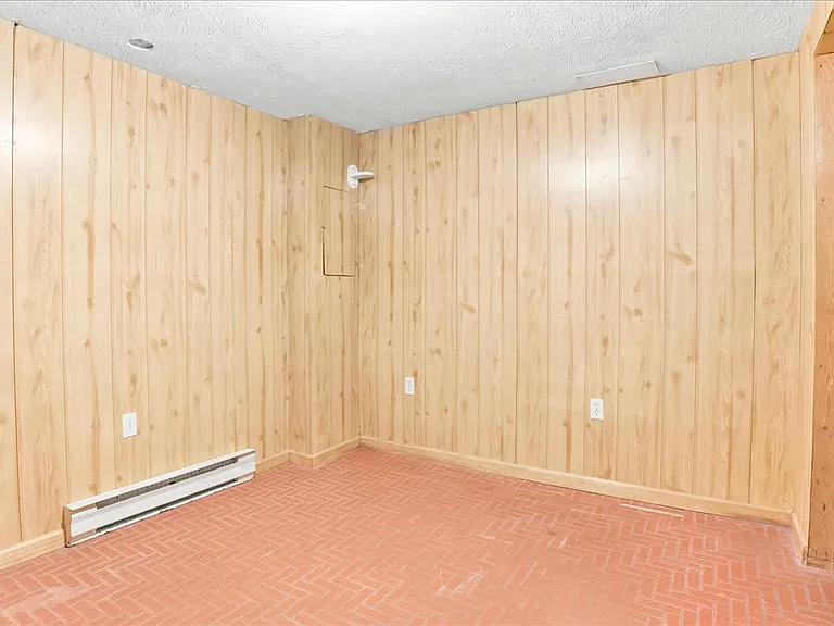 102 Linwood Ct — Photo 66