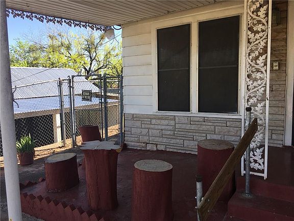 3rd image of 325 Amarillo St