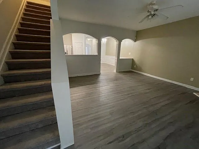 3 bed, 2.5 bath, 1712 sqft, $2,100 — Photo 2