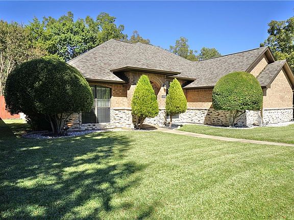 3rd image of 708 Arbor Creek Dr