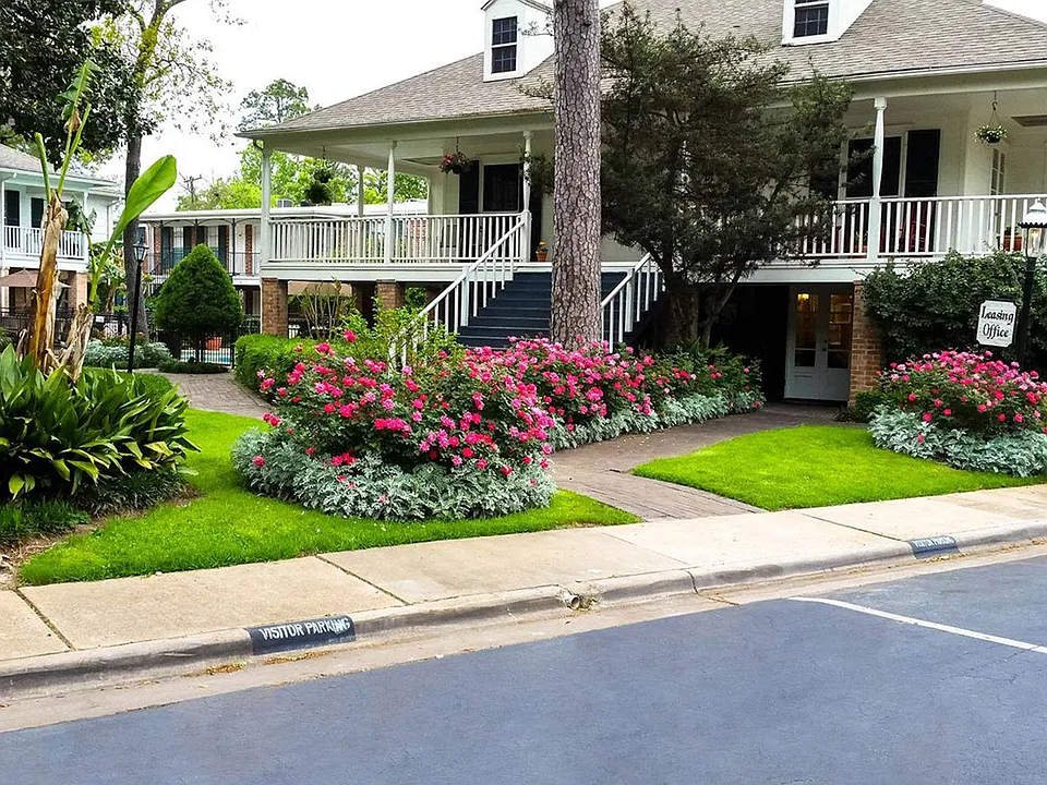 Memorial Creole apartments community photo