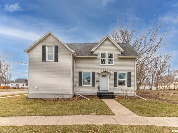 303 7th St, De Witt, IA 52742