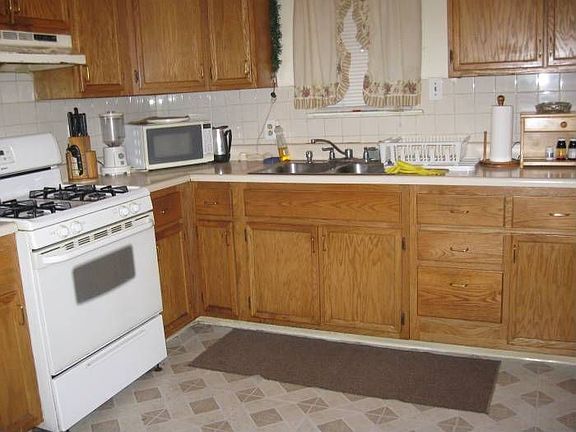 5th image of 846 Poplar St