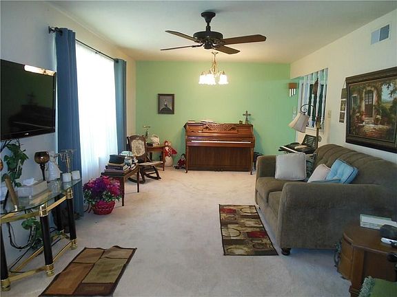 4th image of 215 W Cherry St