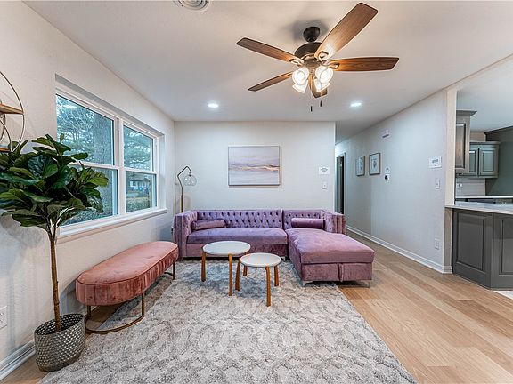 2nd image of 806 Carson Dr