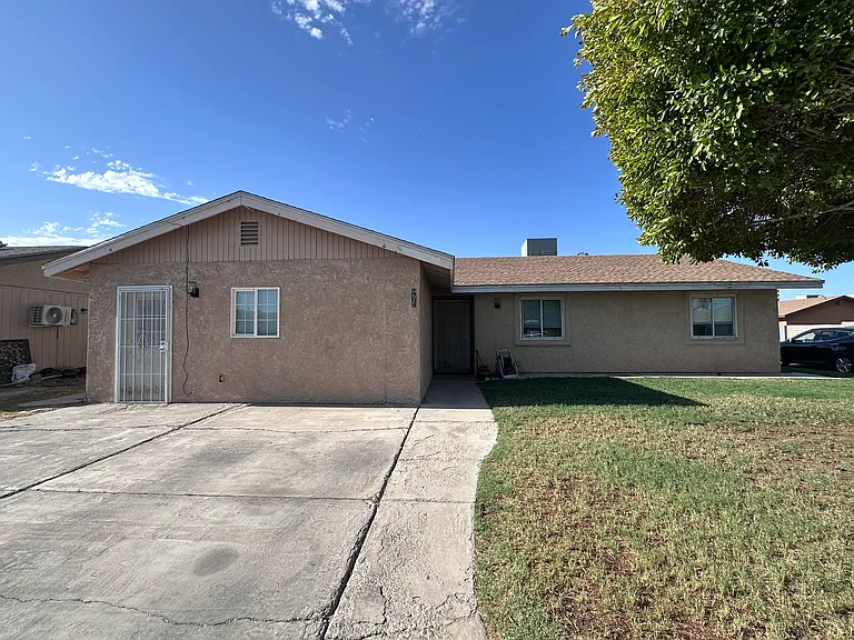 1754 W 27th Dr — Photo 1