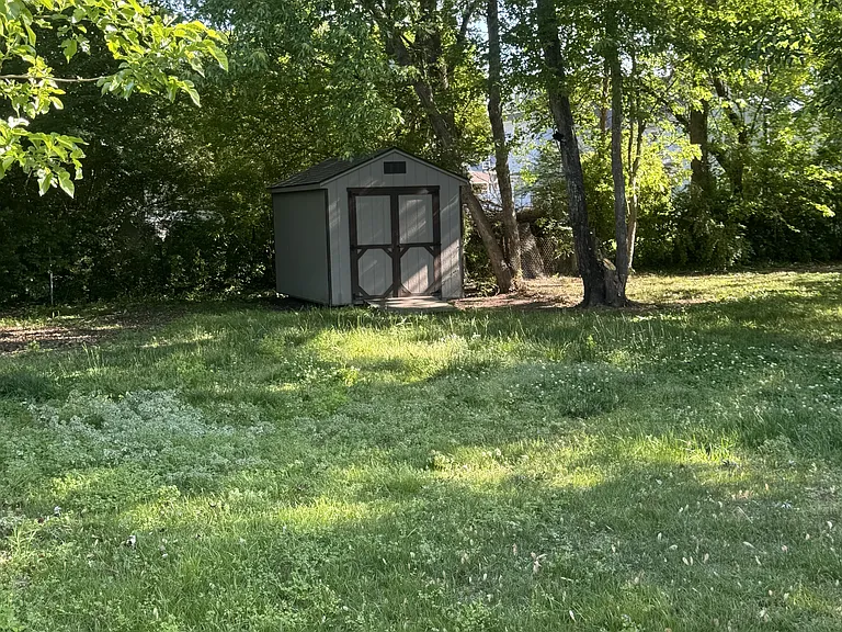 205 E East St — Photo 12