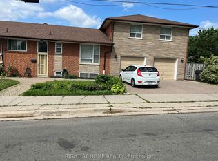 40 Deevale Rd, Toronto, ON M3M 1Z3
