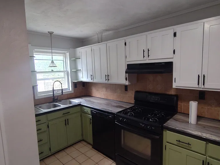 320 S East St — Photo 4