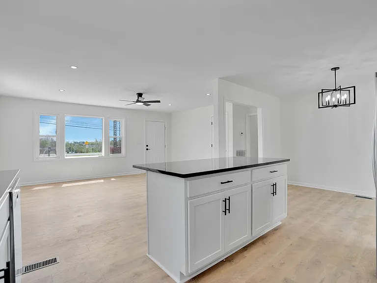 1857 Memorial Dr — Photo 9