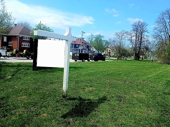 5th image of 215 N Rosewood Ave