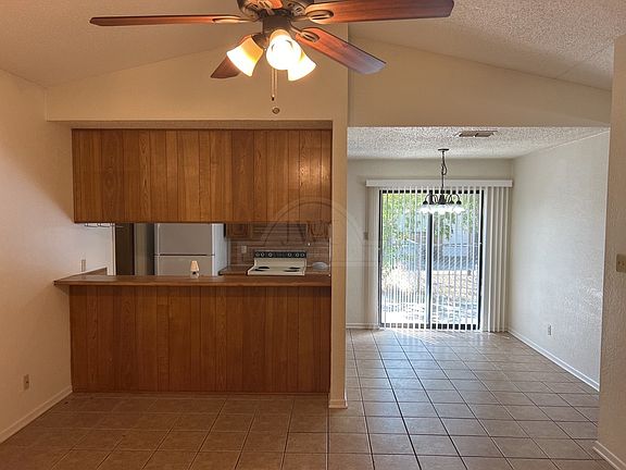 5th image of 2408 Shoemaker Dr #A