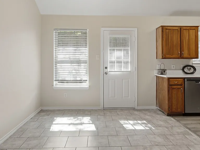 6317 Rockhaven Dr — Photo 9