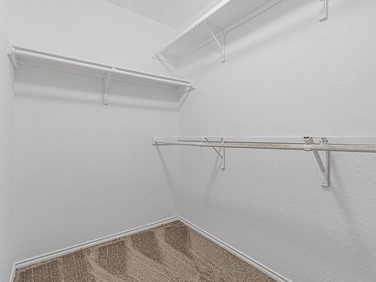 326 Diana Dr — Photo 22