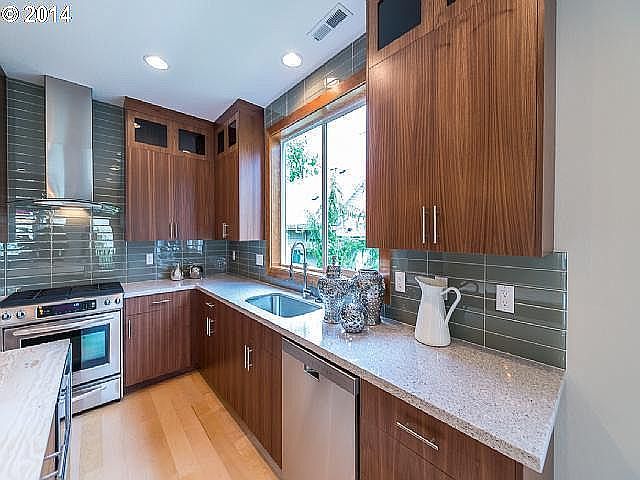 2nd image of 557 NE 73rd Ave