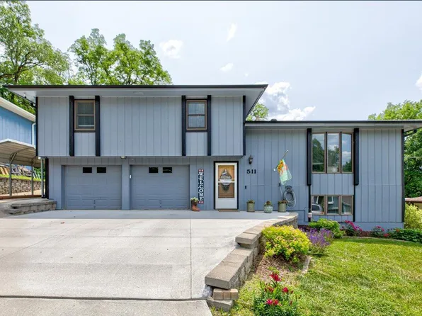 511 Crescent Dr, Crescent, IA 51526