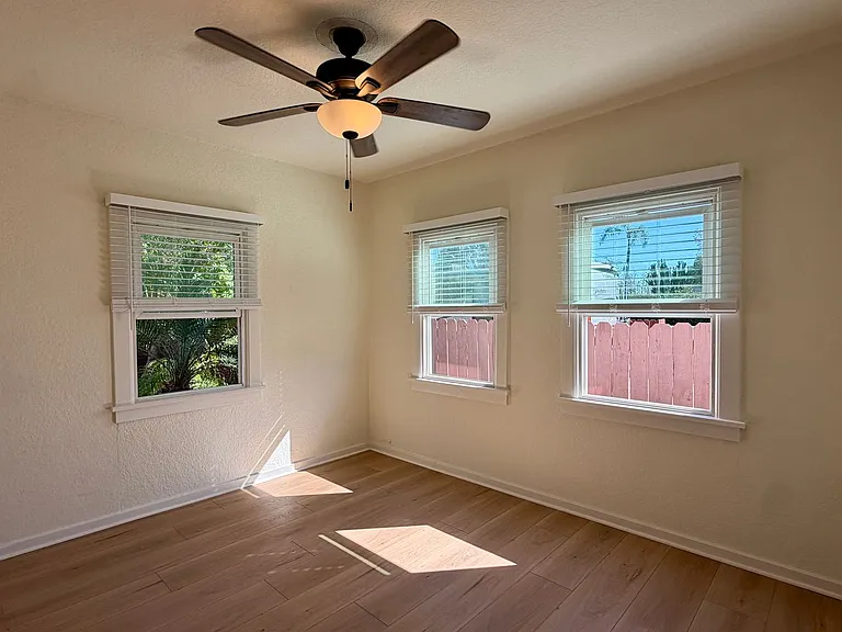 1190 Pine Ave — Photo 19