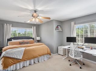 6913 Boulder Pointe Dr, Washington, MI 48094