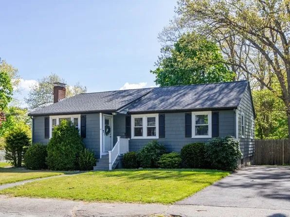 14 Tangen St, Randolph, MA 02368