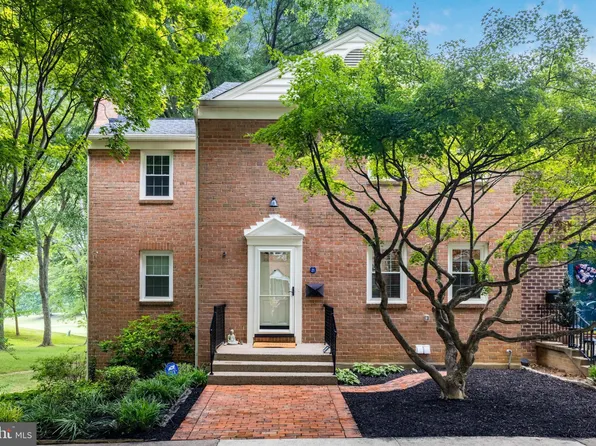 11721 N Shore Dr, Reston, VA 20190